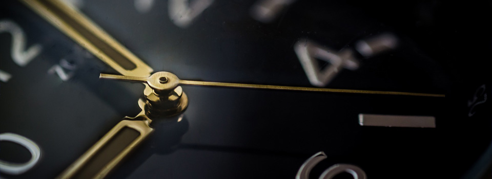 Talouspalelut sivun headerkuva kellonviisarit